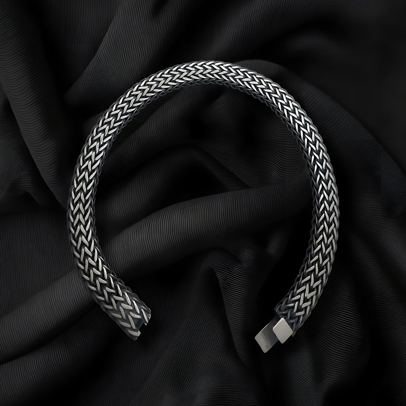 سوار فضي بسيط بتصميم سلسلة مضفرة للرجال