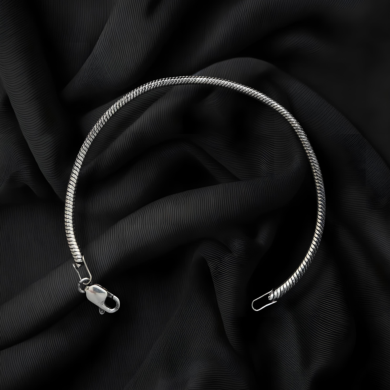 سوار فضي بسيط بتصميم سلسلة مضفرة للرجال